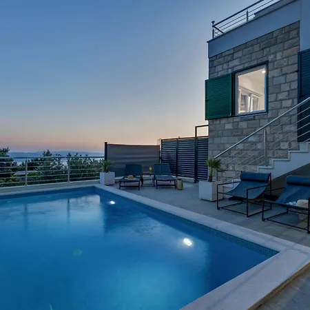 La Perla Villa *